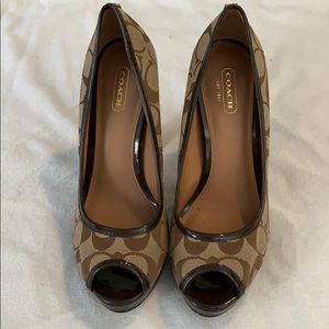 Coach signature heel